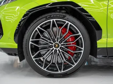 LAMBORGHINI Urus SE HYBRID MASSAGE FULL