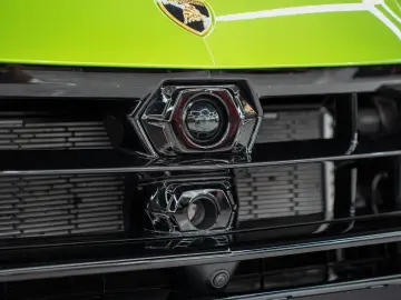 LAMBORGHINI Urus SE HYBRID MASSAGE FULL