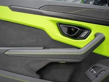 LAMBORGHINI Urus SE HYBRID MASSAGE FULL