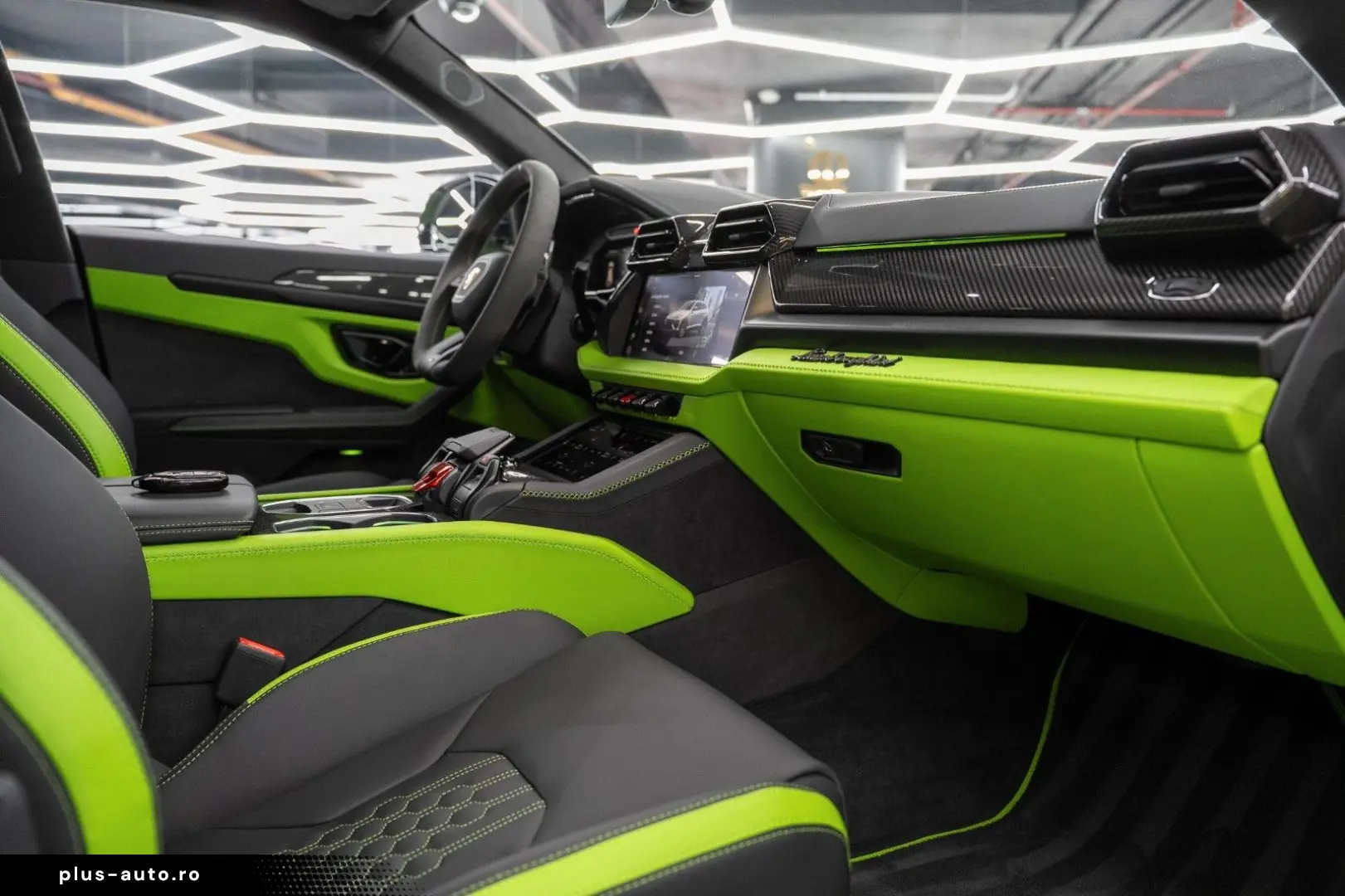 LAMBORGHINI Urus SE HYBRID MASSAGE FULL