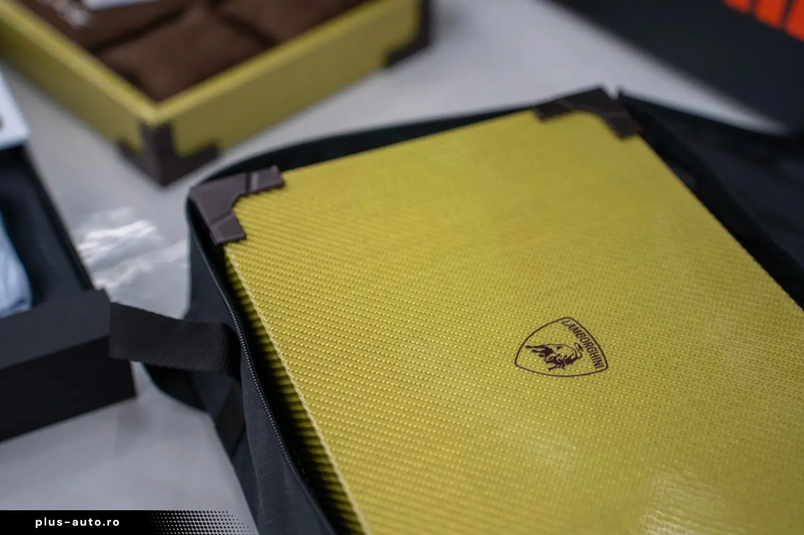 LAMBORGHINI Urus SE HYBRID MASSAGE FULL