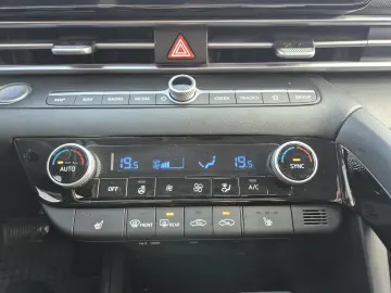 Hyundai Elantra 1.6 l 123 CP CVT Highway