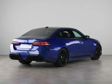 BMW M5 Sedan