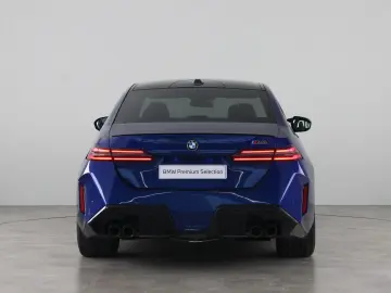 BMW M5 Sedan
