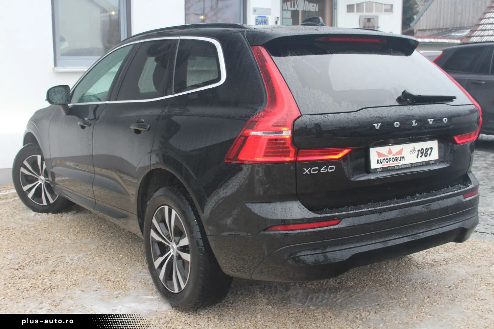 VOLVO XC60 B4 AWD~360~Pano~HeadUp~AHK~