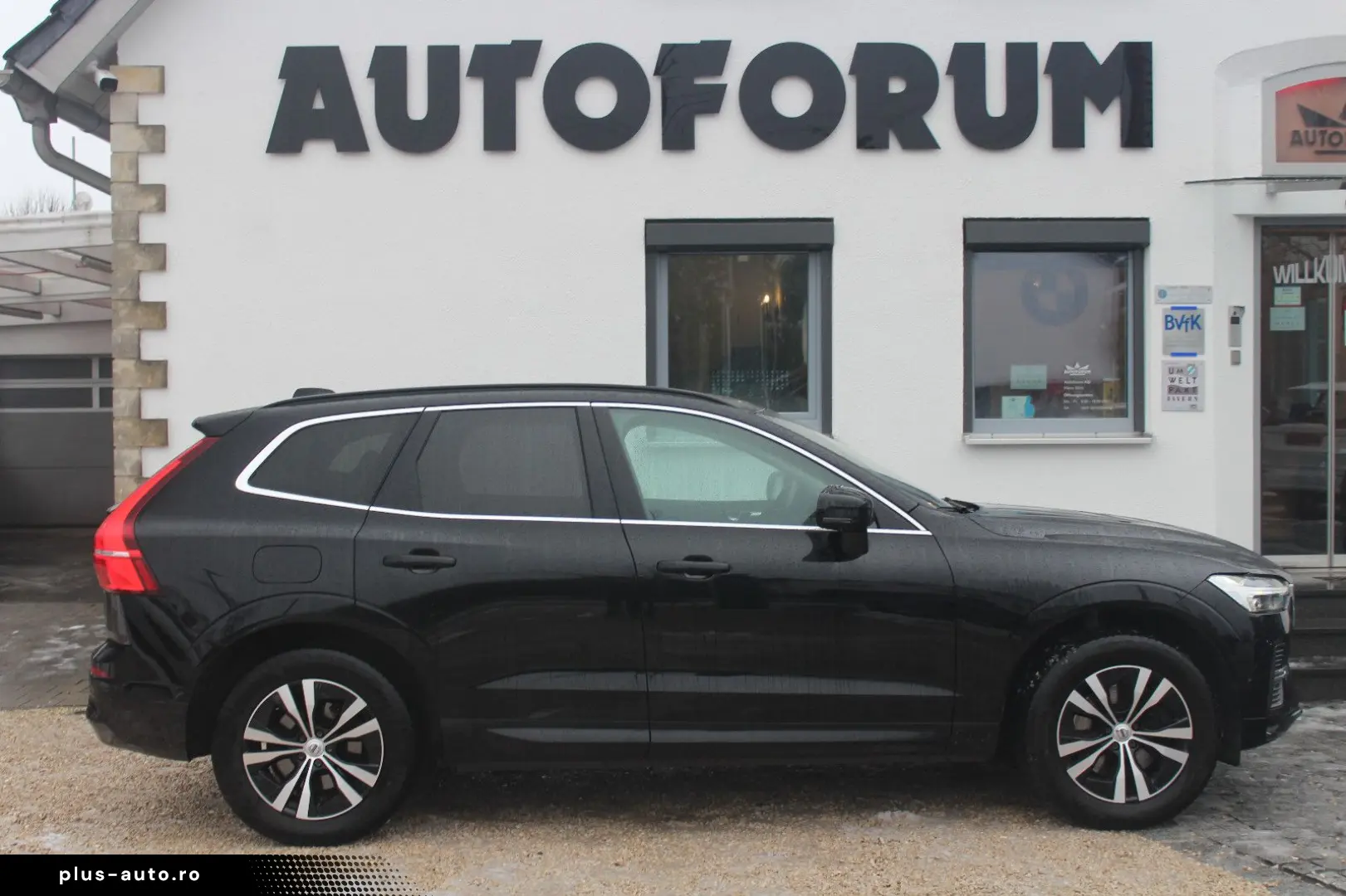 VOLVO XC60 B4 AWD~360~Pano~HeadUp~AHK~