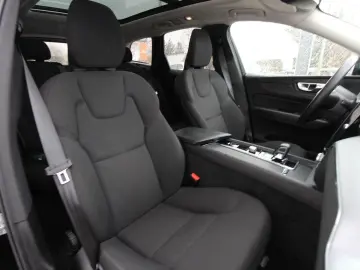 VOLVO XC60 B4 AWD~360~Pano~HeadUp~AHK~