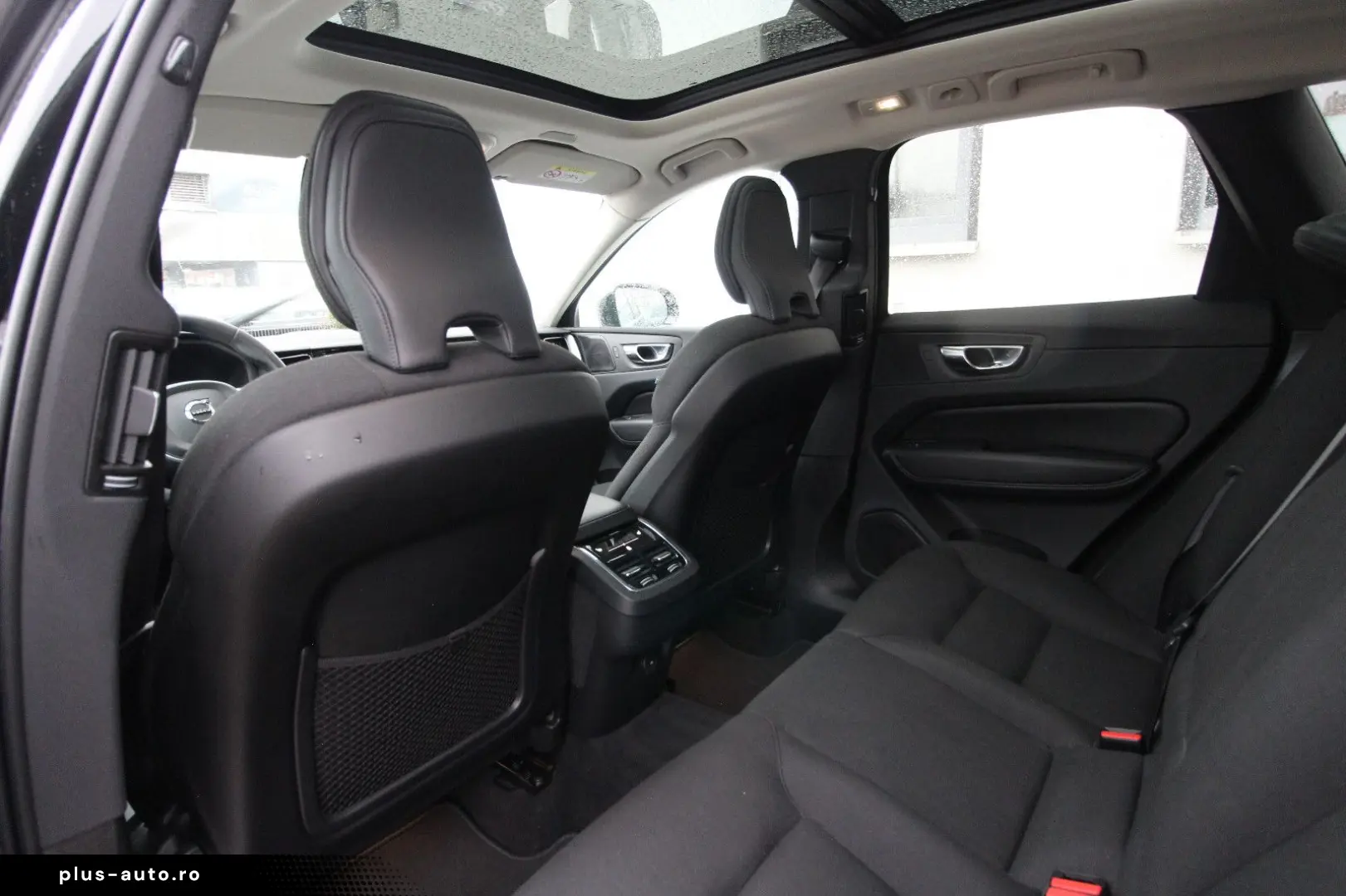 VOLVO XC60 B4 AWD~360~Pano~HeadUp~AHK~