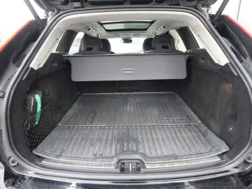 VOLVO XC60 B4 AWD~360~Pano~HeadUp~AHK~