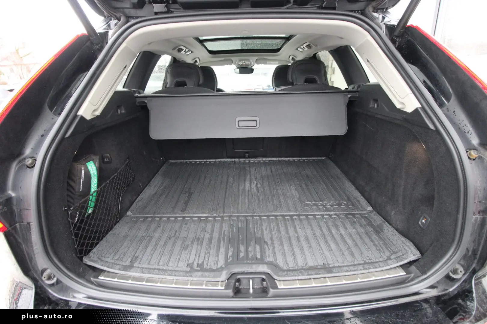 VOLVO XC60 B4 AWD~360~Pano~HeadUp~AHK~