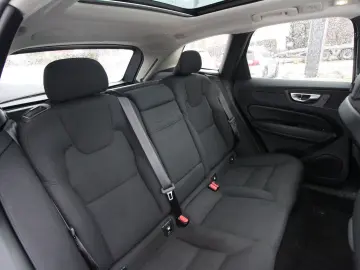 VOLVO XC60 B4 AWD~360~Pano~HeadUp~AHK~