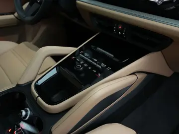PORSCHE E-Hybrid Coupé SPORTDESIGN-PAKET-INNODRIVE-BEIGE