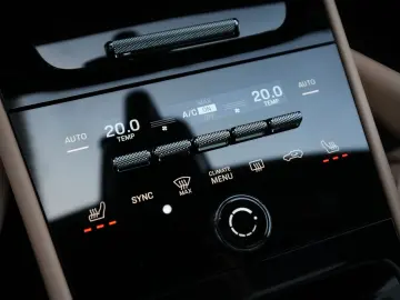 PORSCHE E-Hybrid Coupé SPORTDESIGN-PAKET-INNODRIVE-BEIGE