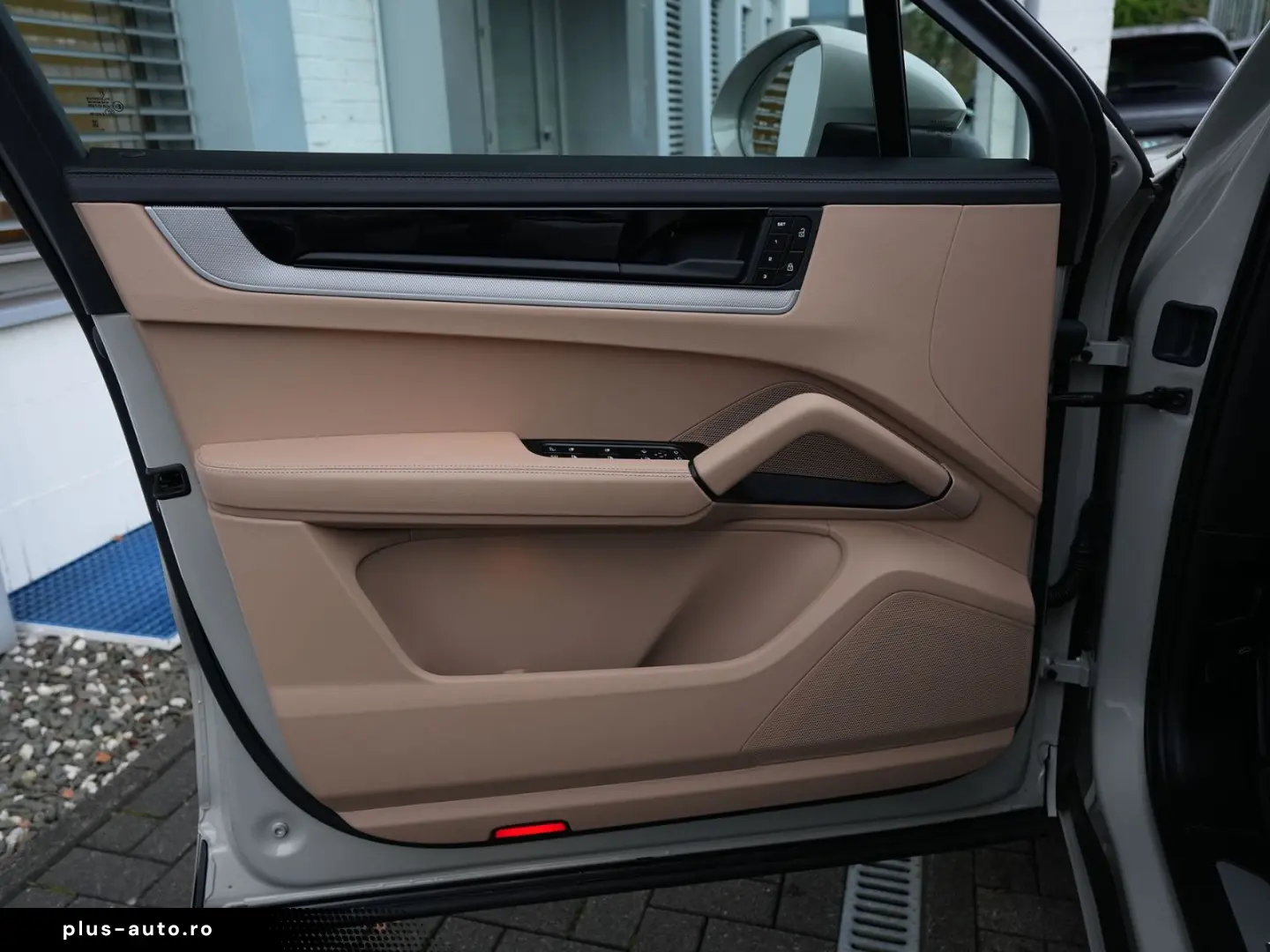 PORSCHE E-Hybrid Coupé SPORTDESIGN-PAKET-INNODRIVE-BEIGE