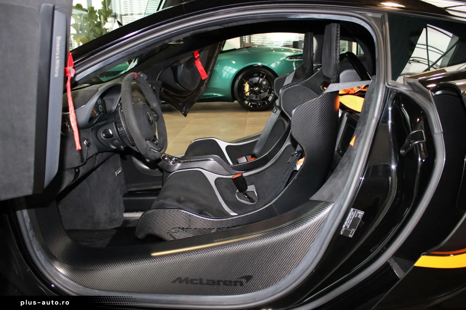 MCLAREN 620R MSO   FULL CARBON   B&W    ROOF SCOOP