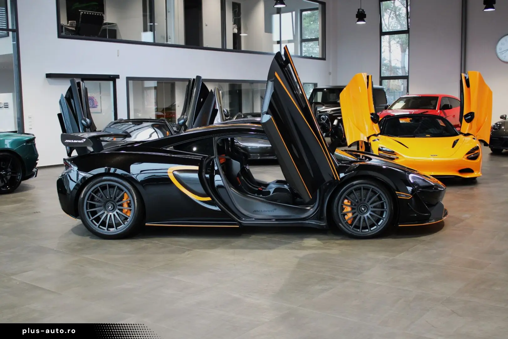 MCLAREN 620R MSO   FULL CARBON   B&W    ROOF SCOOP