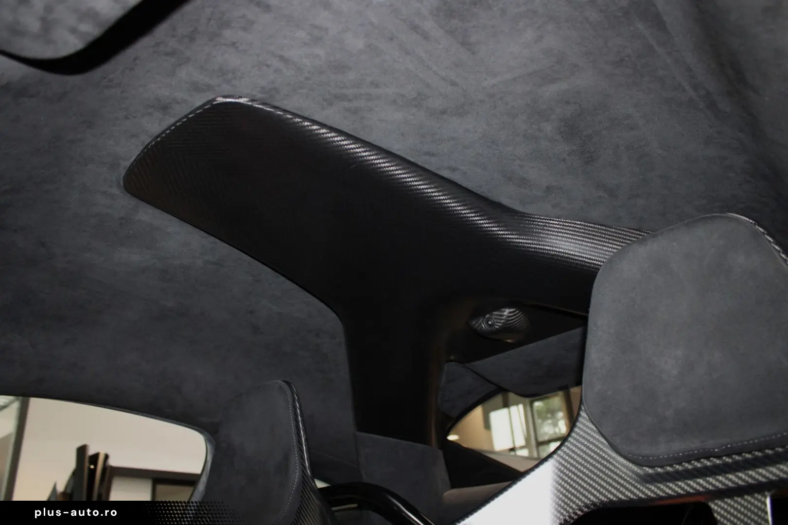 MCLAREN 620R MSO   FULL CARBON   B&W    ROOF SCOOP