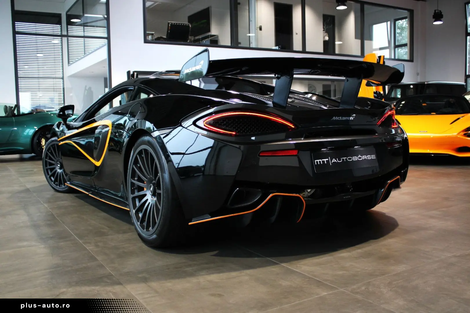 MCLAREN 620R MSO   FULL CARBON   B&W    ROOF SCOOP