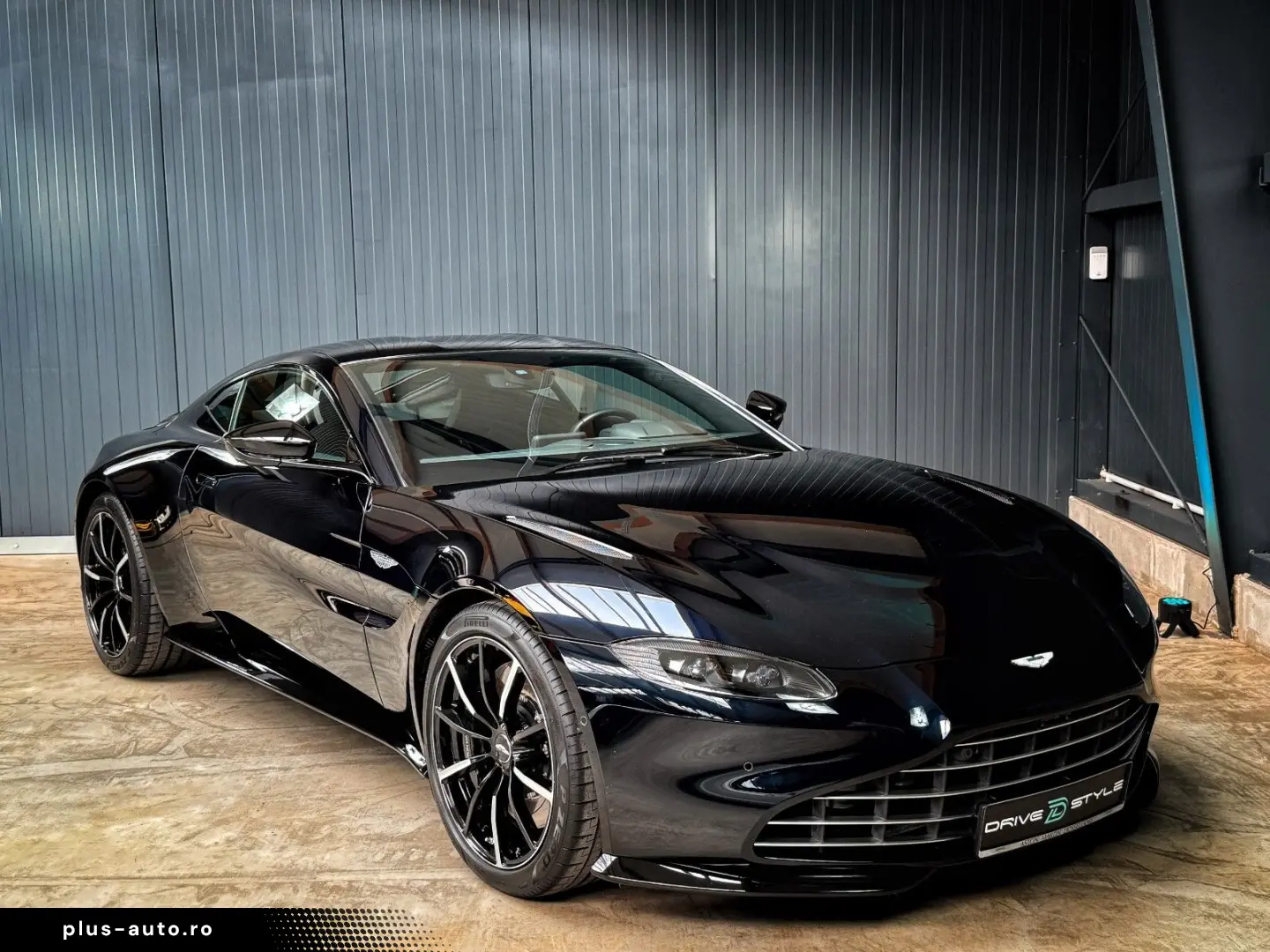 ASTON MARTIN V8 Vantage   Ultramarine Black   Perf.   Eleg.