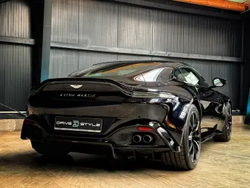 ASTON MARTIN V8 Vantage   Ultramarine Black   Perf.   Eleg.