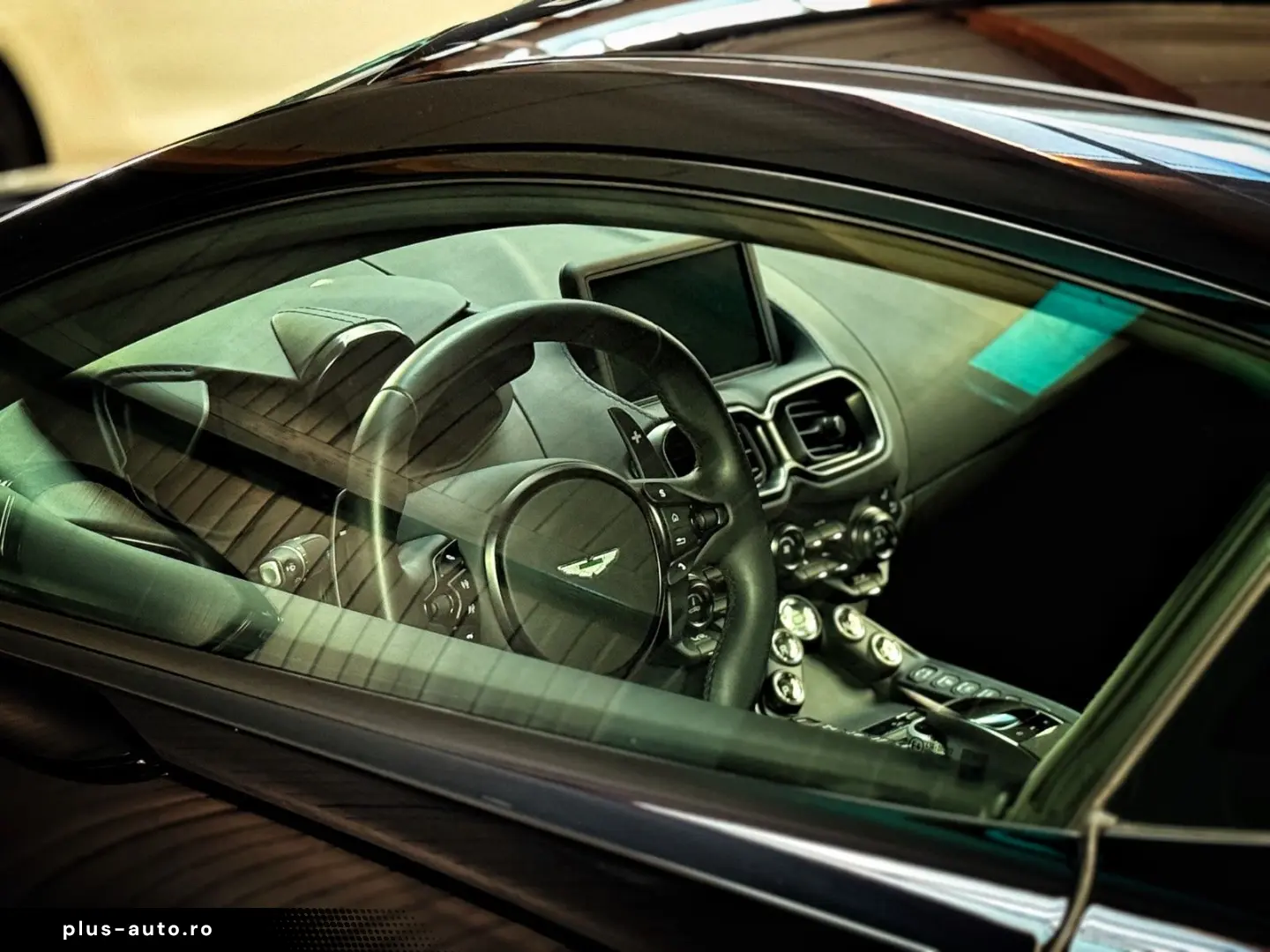 ASTON MARTIN V8 Vantage   Ultramarine Black   Perf.   Eleg.