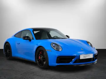 PORSCHE 911 Carrera 4 GTS