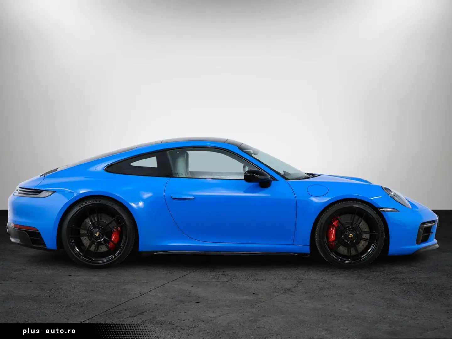 PORSCHE 911 Carrera 4 GTS