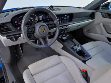 PORSCHE 911 Carrera 4 GTS