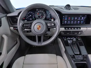 PORSCHE 911 Carrera 4 GTS