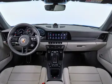 PORSCHE 911 Carrera 4 GTS