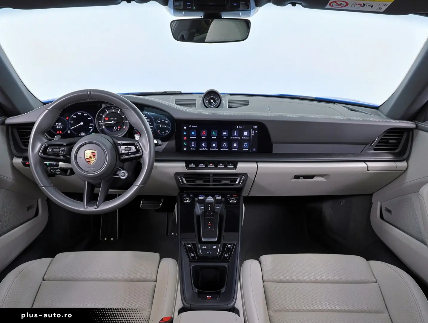 PORSCHE 911 Carrera 4 GTS