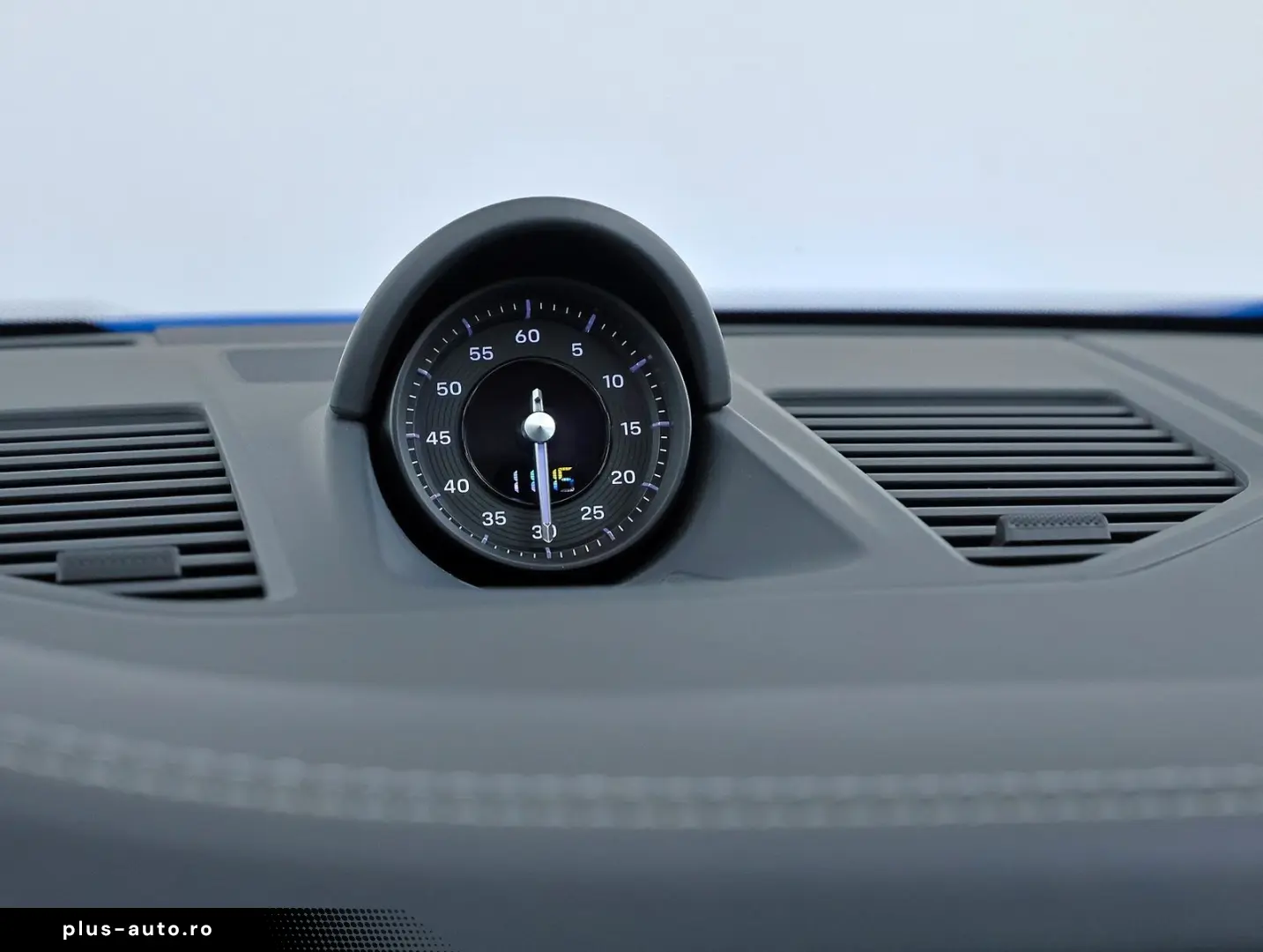 PORSCHE 911 Carrera 4 GTS