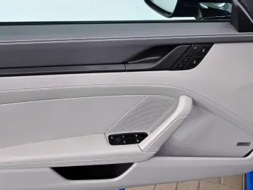 PORSCHE 911 Carrera 4 GTS