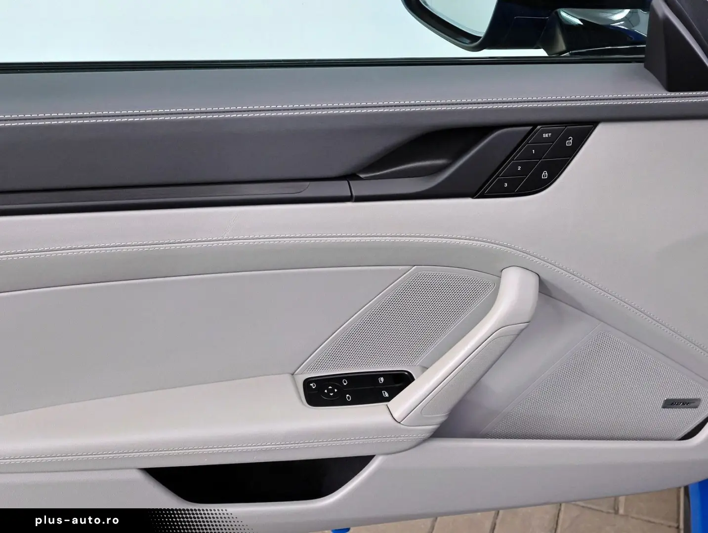 PORSCHE 911 Carrera 4 GTS