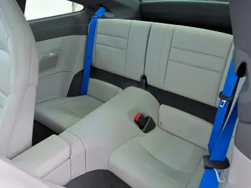 PORSCHE 911 Carrera 4 GTS