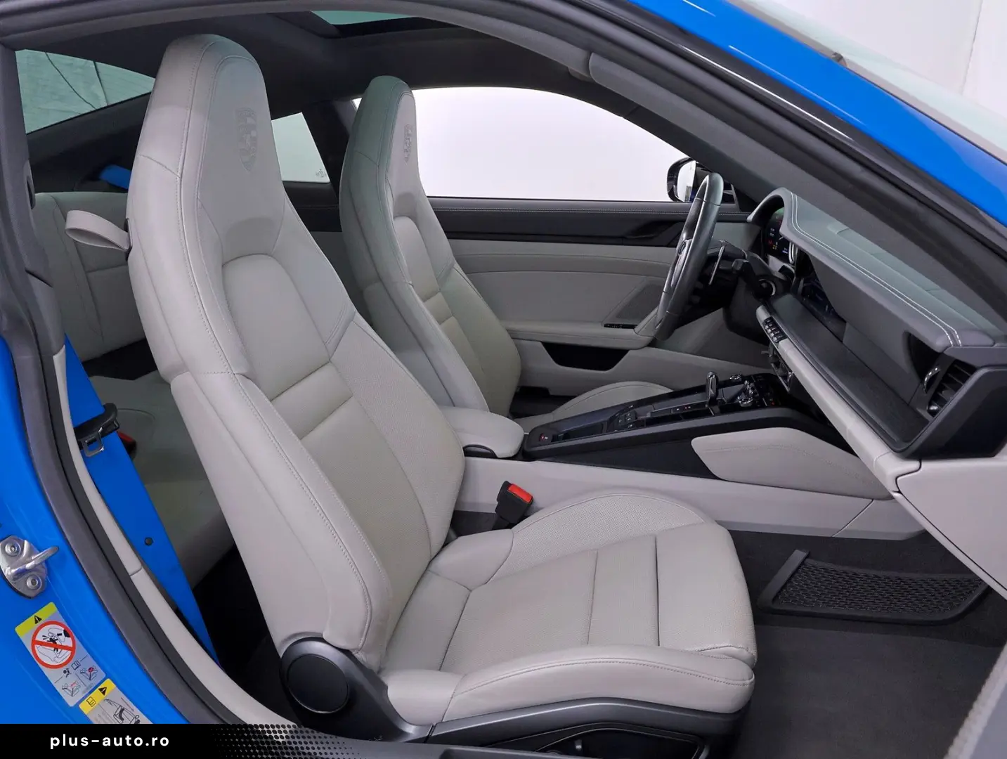 PORSCHE 911 Carrera 4 GTS