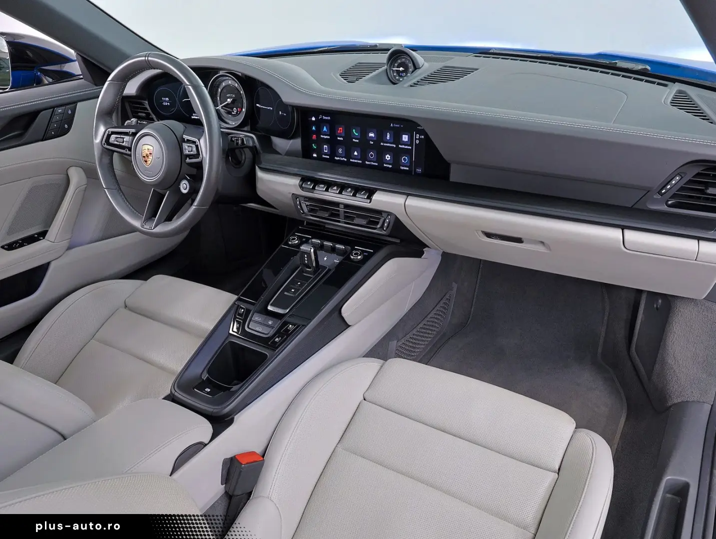 PORSCHE 911 Carrera 4 GTS