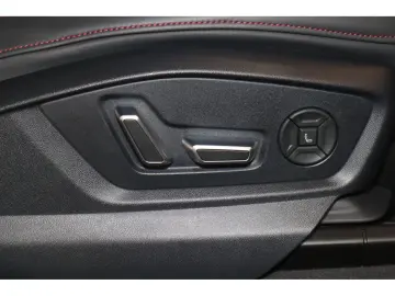 AUDI RS Q8 4.0 TFSI quattro performance UPE196 B&O HD