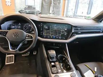 VW Touareg R 4M eHybrid PANO AHK LUFT 21