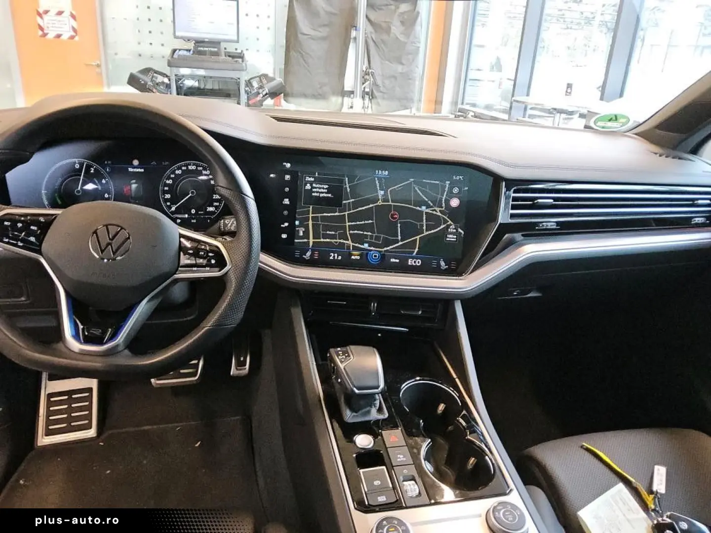 VW Touareg R 4M eHybrid PANO AHK LUFT 21