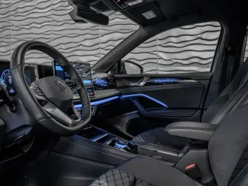 VW Tiguan 2.0 TDI 193PS R-LINE DSG AHK STANDH