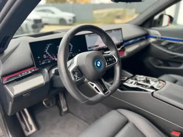 BMW 550e xDrive  M-Sport-Pro 360  ACC IAL PANO HUP