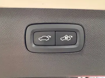 VOLVO XC90 R Design AWD B5 Diesel EU6d HUD AD StandHZG