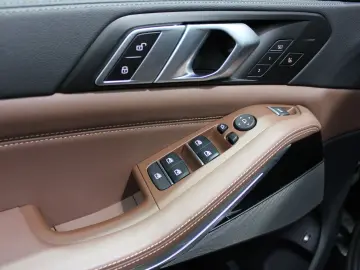 BMW X5 xDrive45e Panorama.HUD Luftfed.Laser Komfort