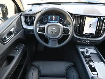 VOLVO XC60 B5 AWD Ultra Dark LUFT 360  ACC AHK