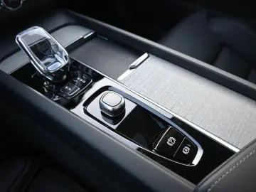 VOLVO XC60 B5 AWD Ultra Dark LUFT 360  ACC AHK