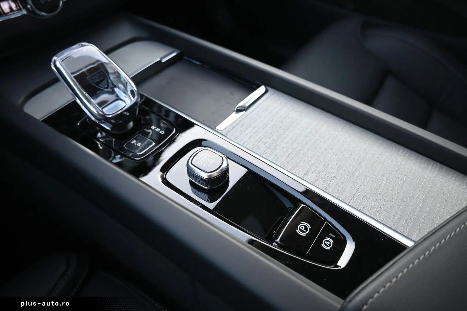 VOLVO XC60 B5 AWD Ultra Dark LUFT 360  ACC AHK