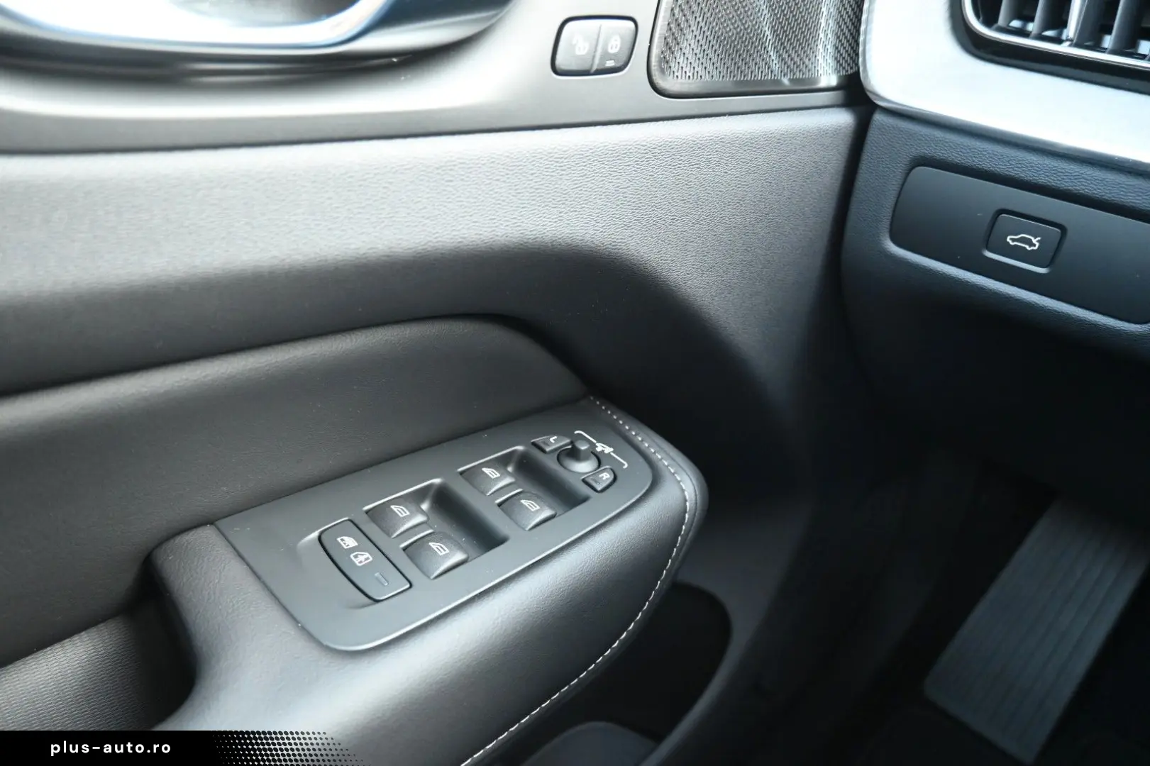 VOLVO XC60 B5 AWD Ultra Dark LUFT 360  ACC AHK