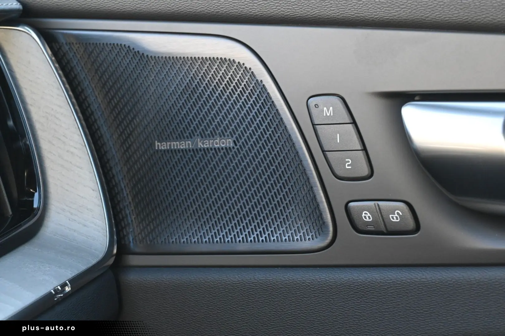 VOLVO XC60 B5 AWD Ultra Dark LUFT 360  ACC AHK