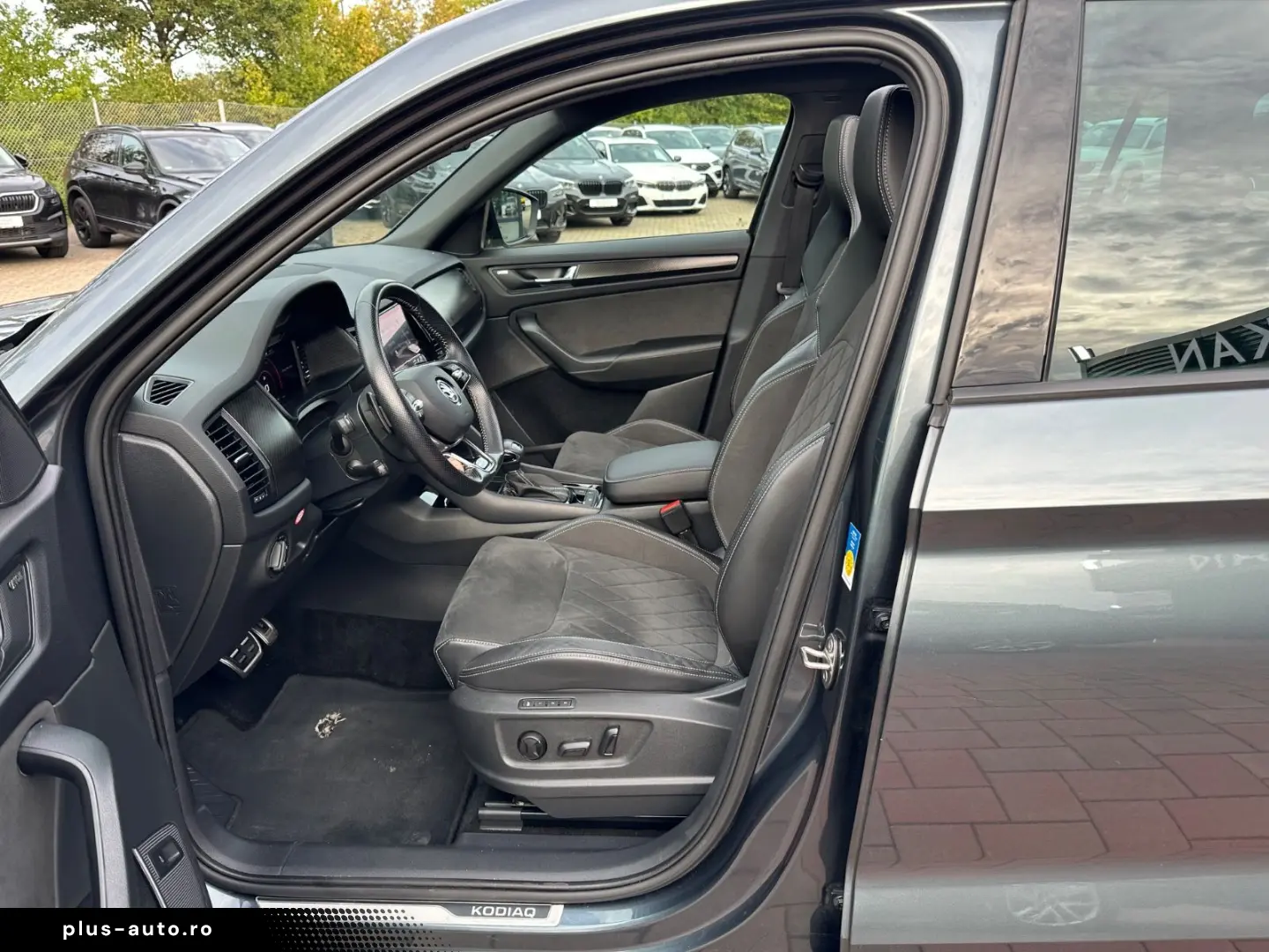 SKODA Kodiaq Sportline 4x4 STANDH AHK PANO 360